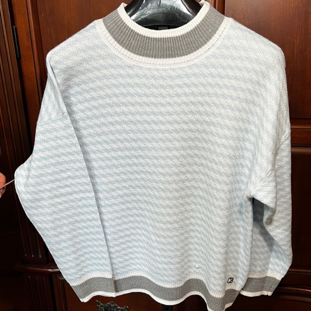 CALVIN KLEIN/ LIGHT BLUE AND WHITE HOUNDS TOOTH/ MOCK NECK/ SIZE XL